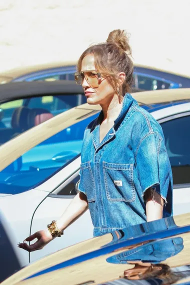 Jennifer Lopez u izdanju koje je podijelilo mišljenja. Je li ovo top ili flop?