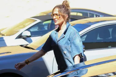 Jennifer Lopez u izdanju koje je podijelilo mišljenja. Je li ovo top ili flop?