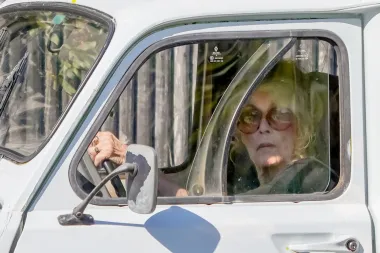 Brigitte Bardot proslavila 89. rođendan, a i dalje vozi automobil. I to kakav!