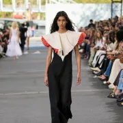 Authentic Beauty Concept ujednio snage s Holli Smith za modni brend Chloé