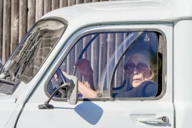 Brigitte Bardot proslavila 89. rođendan, a i dalje vozi automobil. I to kakav!