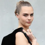 IT djevojka koja je popularizirala guste obrve, snimila je odličan dokumentarac