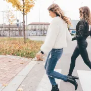 'Bye, bye, skinny jeans': 5 modela koji će ove sezone zamijeniti uske traperice