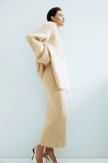 Mekane i ne stežu: Pletene suknje za ugodne i stylish jesenske kombinacije