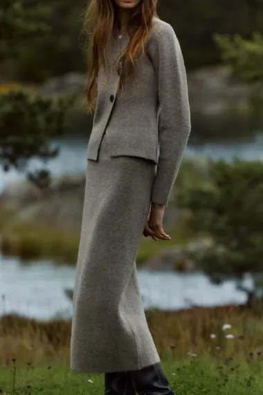 Mekane i ne stežu: Pletene suknje za ugodne i stylish jesenske kombinacije