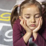 Kako djetetu objasniti loše vijesti? Psihoterapeuti objašnjavaju i što izbjegavati