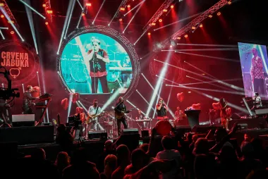 Crvena jabuka priprema veliki koncertni spektakl 'Da nije ljubavi' na splitskim Gripama