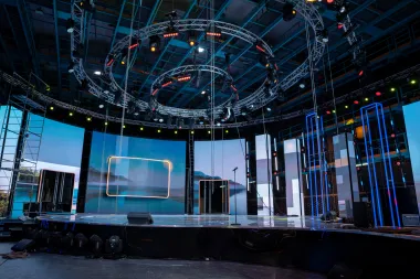 Grandiozni studio 'Superstara' se gradi, probe su u punom jeku, a kandidati su kao u snu