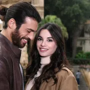'Viola boje mora': Najpoželjniji Turčin Can Yaman i bivša miss Italije u vrtlogu strasti!