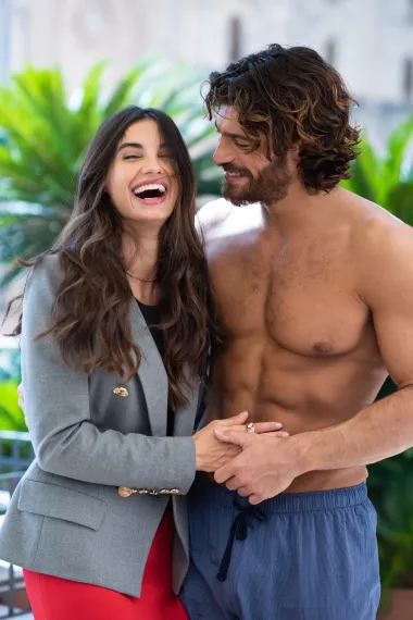 'Viola boje mora': Najpoželjniji Turčin Can Yaman i bivša miss Italije u vrtlogu strasti!