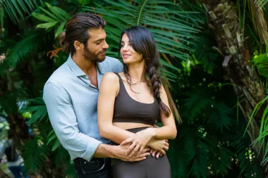 'Viola boje mora': Najpoželjniji Turčin Can Yaman i bivša miss Italije u vrtlogu strasti!
