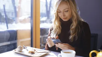 Lažnjak s Tindera? 5 najčešćih laži na dejting aplikacijama