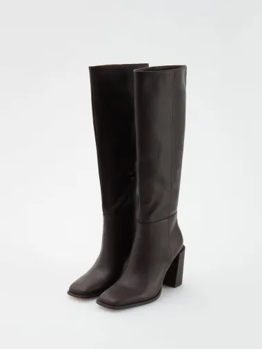 Čizme na visoku petu za elegantne i stylish zimske kombinacije
