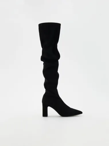 Čizme na visoku petu za elegantne i stylish zimske kombinacije