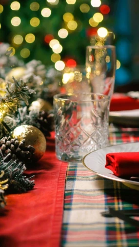 Kako dekorirati stol za blagdane? Imamo nekoliko sjajnih ideja