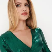 Kratke haljine dugih rukava za glamurozan look
