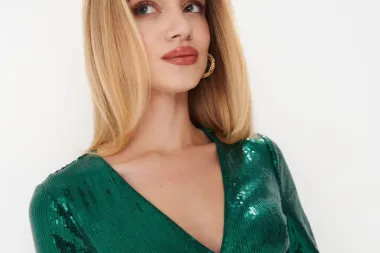 Kratke haljine dugih rukava za glamurozan look