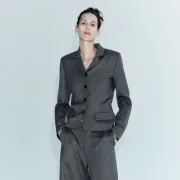 Za stylish poslovne kombinacije: Najljepša odijela u neutralnim nijansama