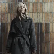 Uvijek elegantni: Vuneni kaputi na vezanje vječni su klasik u koji se isplati investirati