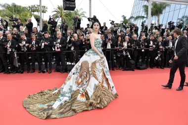 Top 10 najupečatljivijih outfita slavnih koji su obilježili 2023. godinu