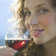 Živjela! Najpoznatije zdravstvene prednosti ispijanja crnog vina