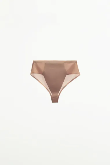 Tajna zamamne figure: Shapewear rublje koje svaka žena voli imati u ormaru