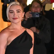 Vraćamo se eleganciji crne – slavne dame opet nose crne svečane outfite