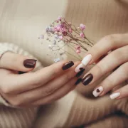 Zavodljive manikure u različitim nijansama za romantično Valentinovo