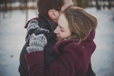 Starija žena i mlađi muškarac – može li takva veza funkcionirati?