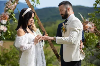 Instant kemija, pao i poljubac mladenaca: 'Stvoreni smo jedno za drugo!'