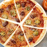 Tortilja pizza: Brza pizza bez dizanog tijesta