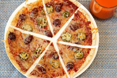 Tortilja pizza: Brza pizza bez dizanog tijesta