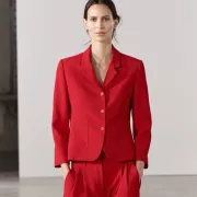 Zara ima fantastične komade u upečatljivoj crvenoj boji