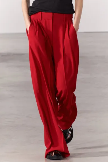 Zara ima fantastične komade u upečatljivoj crvenoj boji