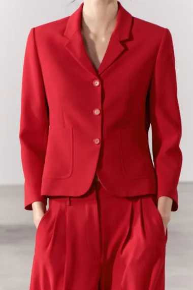 Zara ima fantastične komade u upečatljivoj crvenoj boji
