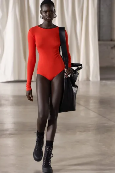 Zara ima fantastične komade u upečatljivoj crvenoj boji