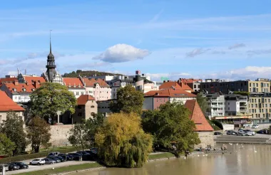 U Mariboru se nalazi najstarija vinova loza na svijetu, a u okolici će uživati ljubitelji prirode