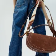 Torbe od brušene kože su klasik - pronašle smo velike i male modele