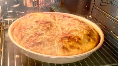 Recept za savršen domaći burek sa sirom gotov za manje od sat vremena