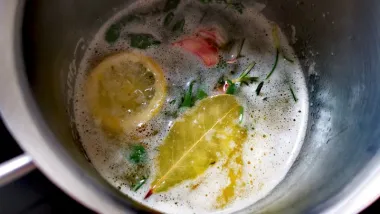 Marinirane lignje s krumpirom u pećnici su zdravo i zasitno jelo