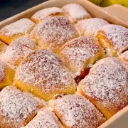 Recept za domaće pahuljaste buhtle koje vraćaju u djetinjstvo