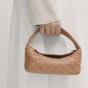 Massimo Dutti ima 'duplić' najpoželjnije dizajnerske torbe