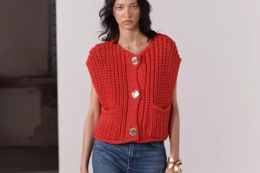 Pleteni prsluci su modni hit, a ovaj Zarin model već je osvojio društvene mreže