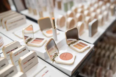 Kultni brend Jane Iredale s posebnom kolekcijom 'Ready to Bloom' slavi 30. obljetnicu