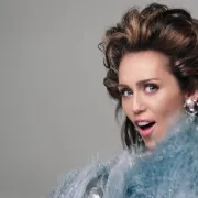 Vraćaju li se 80-e? Miley Cyrus najavila povratak retro frizura