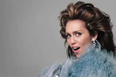 Vraćaju li se 80-e? Miley Cyrus najavila povratak retro frizura