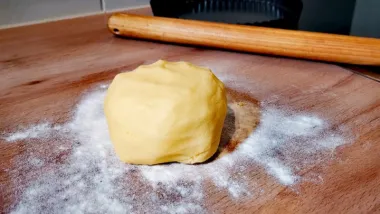Recept za krostatu s kremom od vanilije i marmeladom