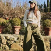 Hlače širokih nogavica su udobne i pristaju uz svaki outfit