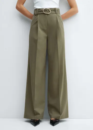 Hlače širokih nogavica su udobne i pristaju uz svaki outfit