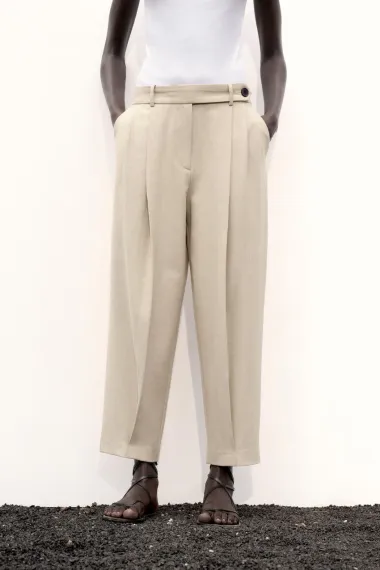 Hlače širokih nogavica su udobne i pristaju uz svaki outfit